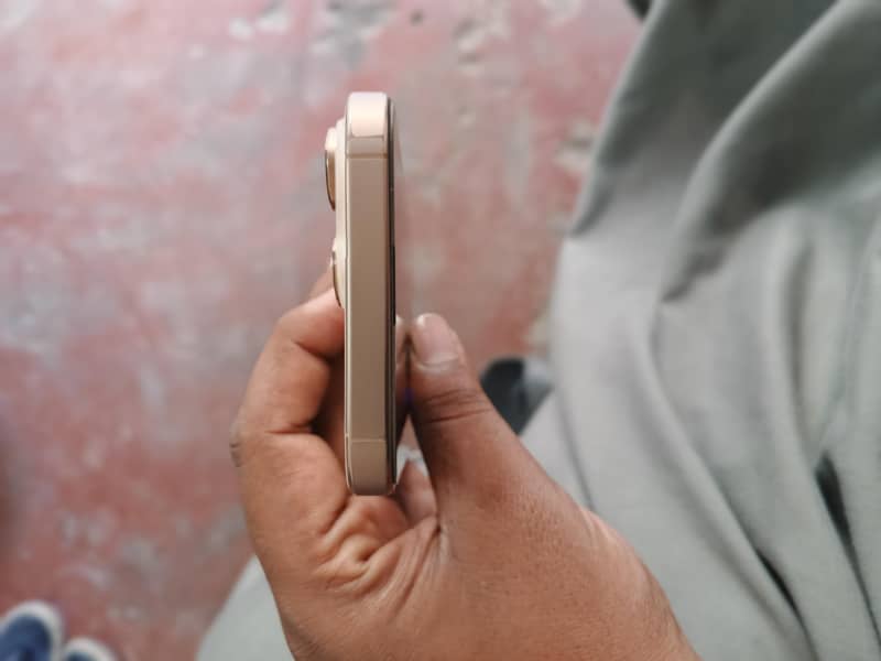 Apple iPhone 16 Pro Max 7