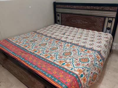 king bed In Good Condition