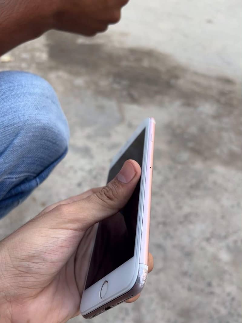 Apple iPhone 7 Plus 0