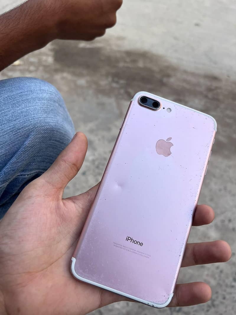 Apple iPhone 7 Plus 3