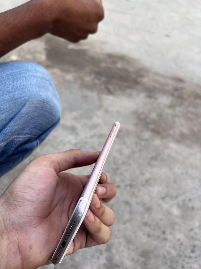 Apple iPhone 7 Plus 4