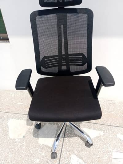 Modern Office Chair – Strong & Stylish