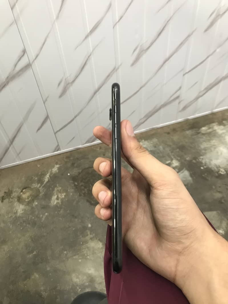 Apple iPhone 7 Plus 1
