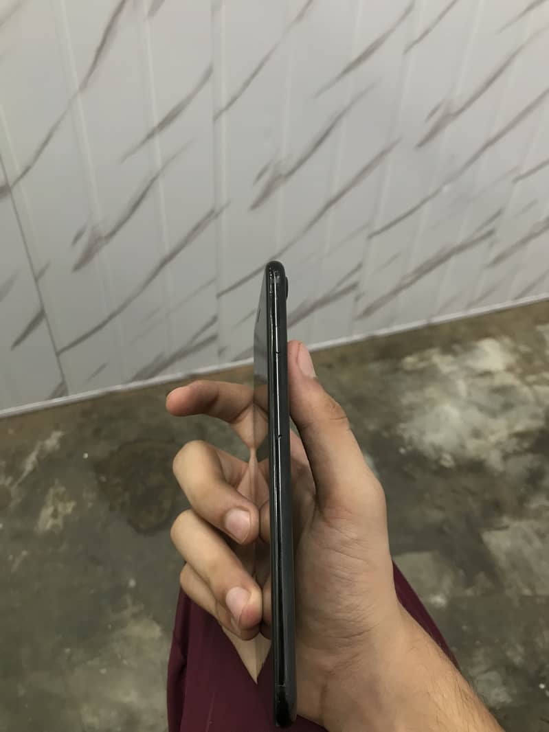 Apple iPhone 7 Plus 2