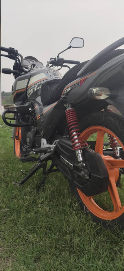 Honda cb150f Lahore registered