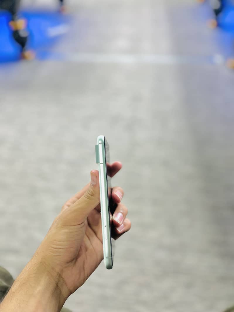 Google Pixel 8 4