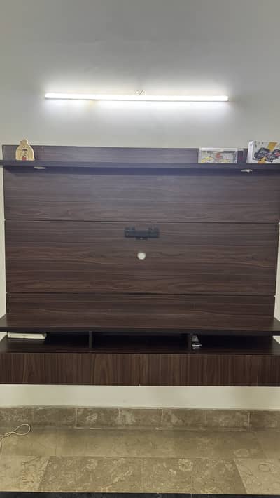 TV Console with 2 drawers, 3 open shelves 10/10 condition.
