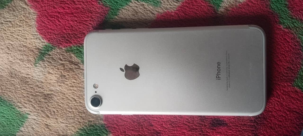 Apple iPhone 7 0