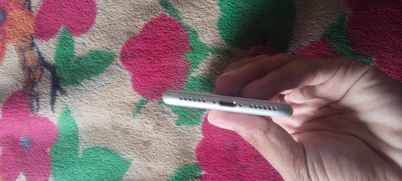 Apple iPhone 7 2