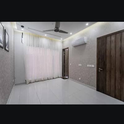 10 Marla Portion For Rent In Paragon City Lahore