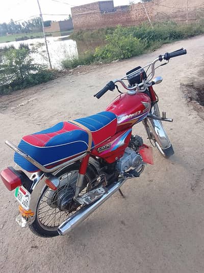 Honda 70 madel 2011 argent sale