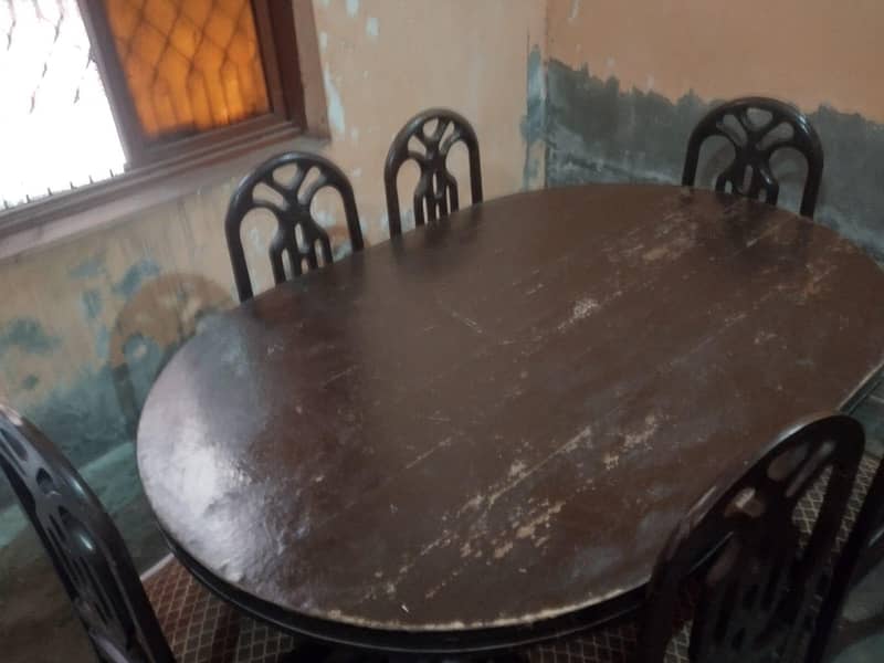Dinning Table And Chairs 3