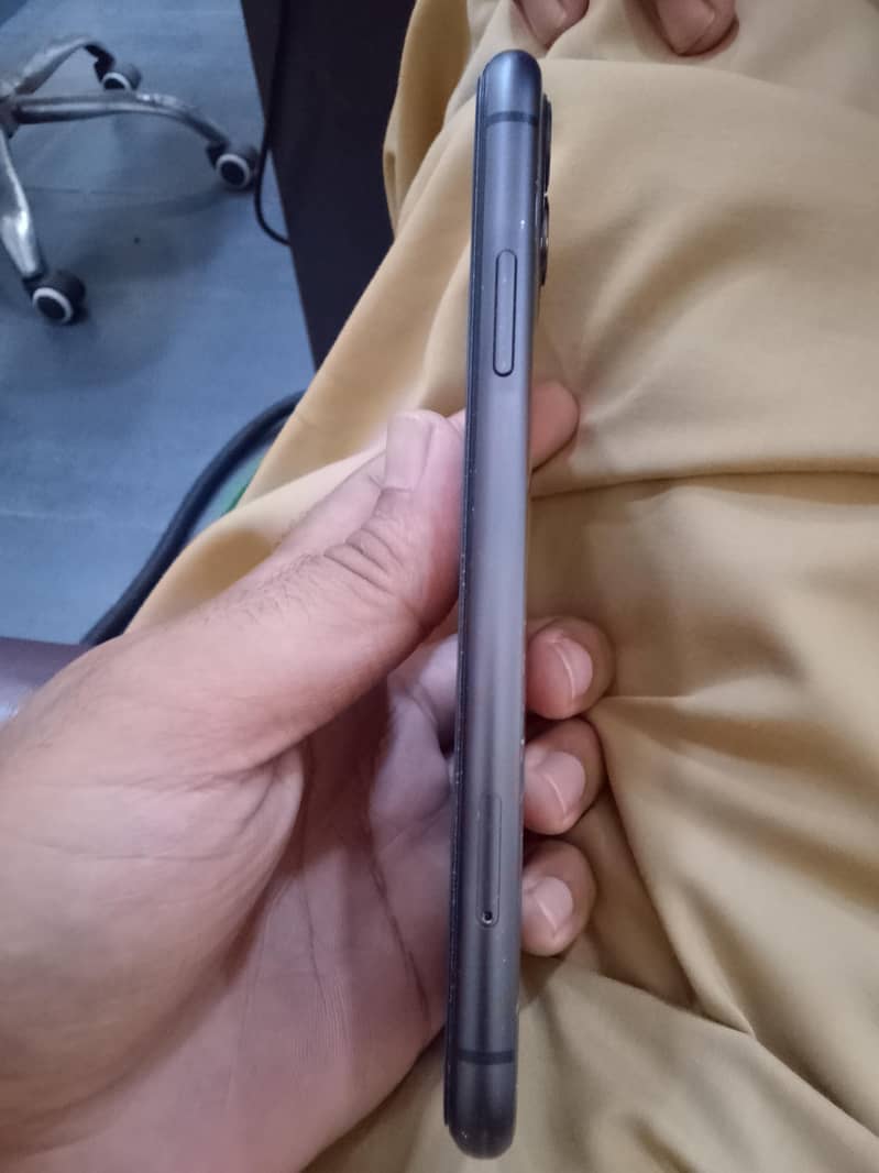 Apple iPhone 11 3