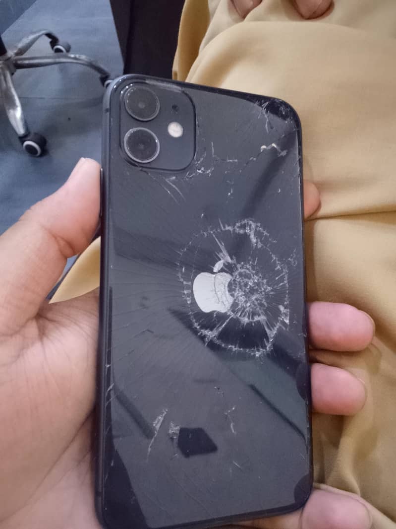 Apple iPhone 11 4