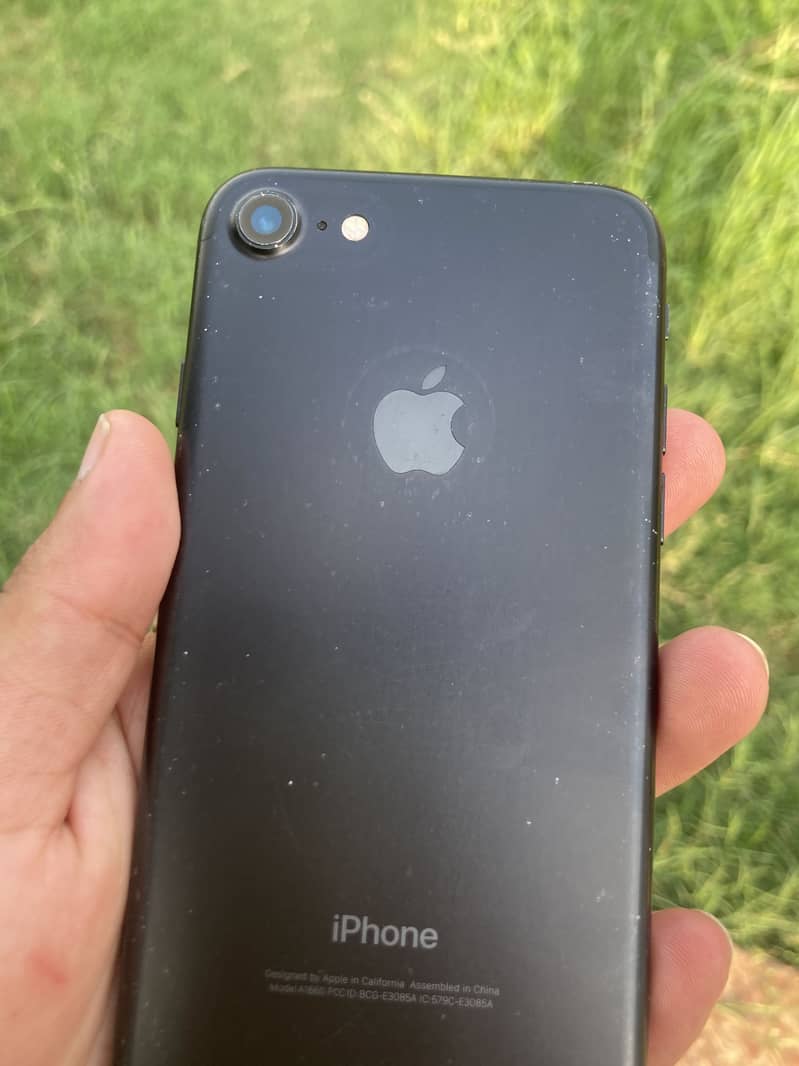 Apple iPhone 7 0