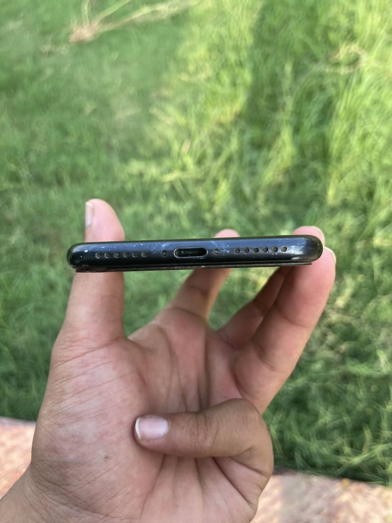 Apple iPhone 7 2
