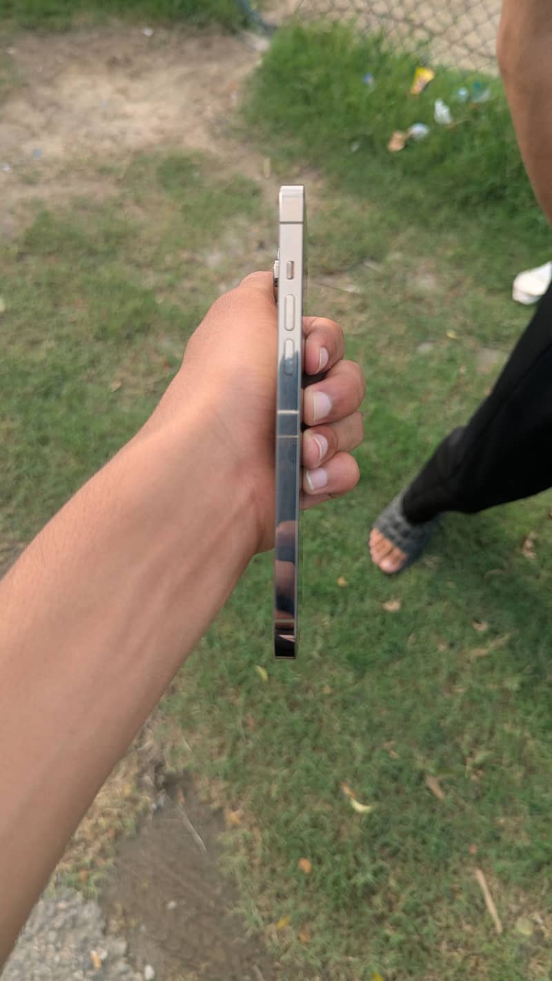IPhone 14 Pro Max 2