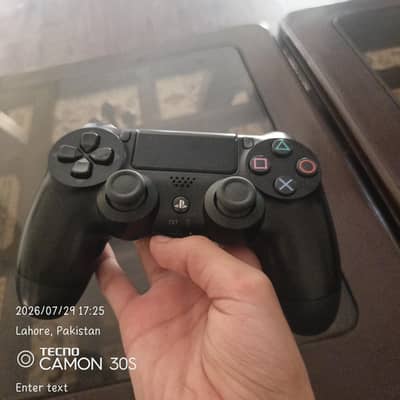 PlayStation 4 500 GB jailbreak with tow controllers and games