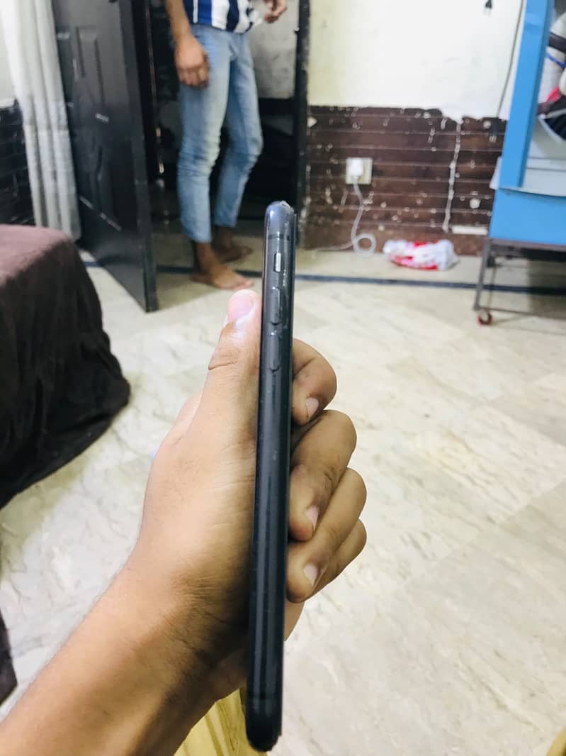 Apple iPhone 11 3