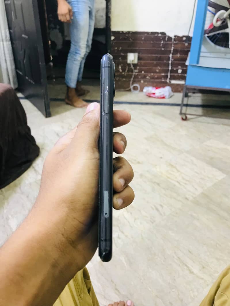 Apple iPhone 11 6