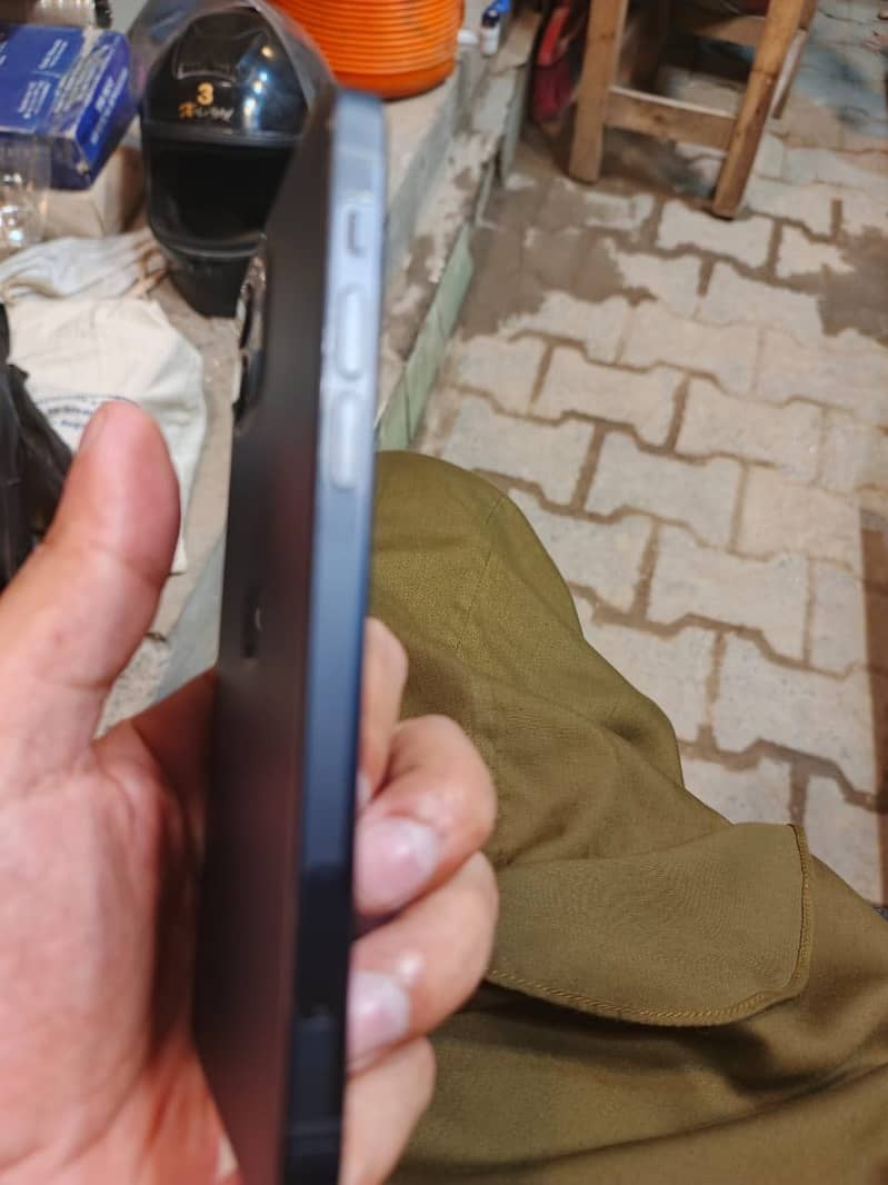 Apple iPhone 12 1