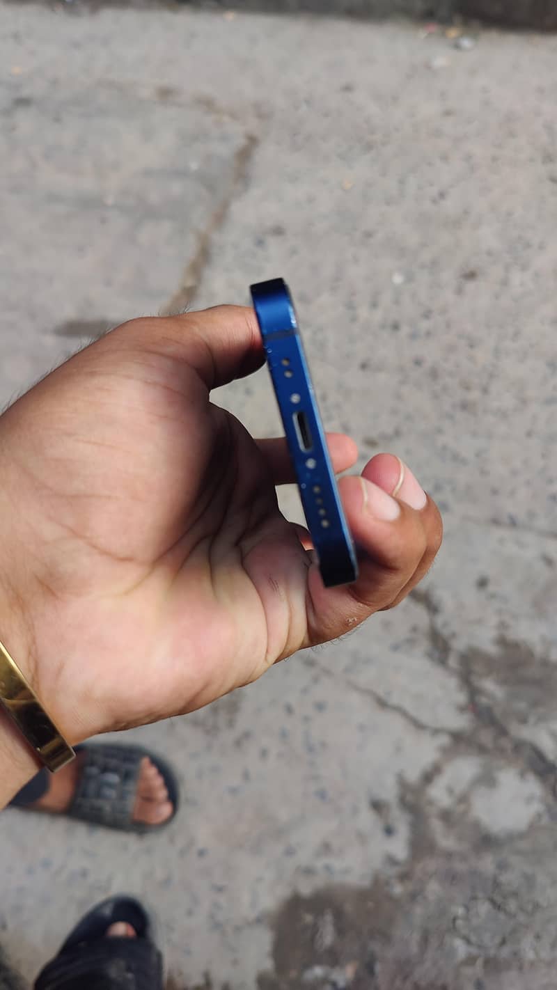Apple iPhone 12 mini 4