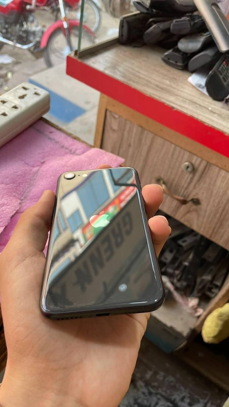 Apple iPhone SE 3