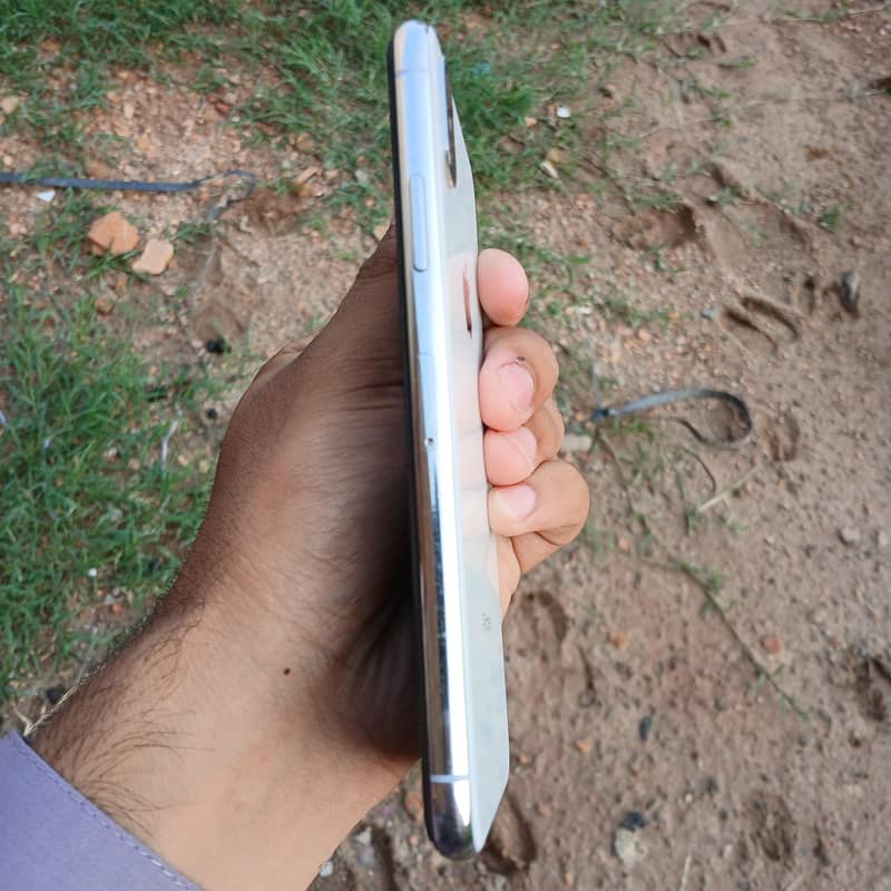 Apple iPhone X 3