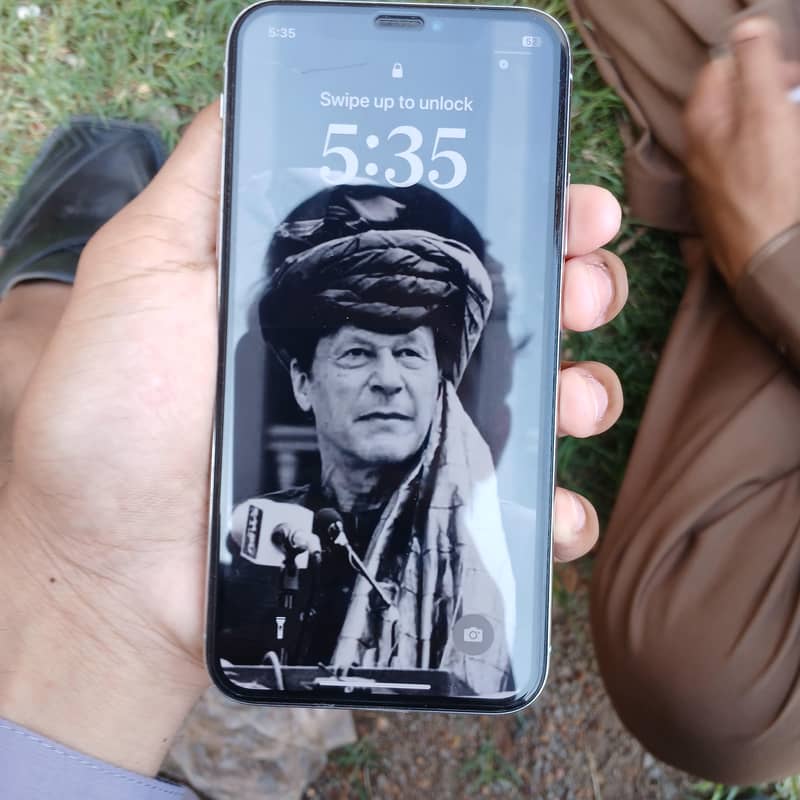 Apple iPhone X 4