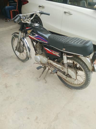 Honda CG 125.2017 LAHORE rigstr 10to9 running condition good condition