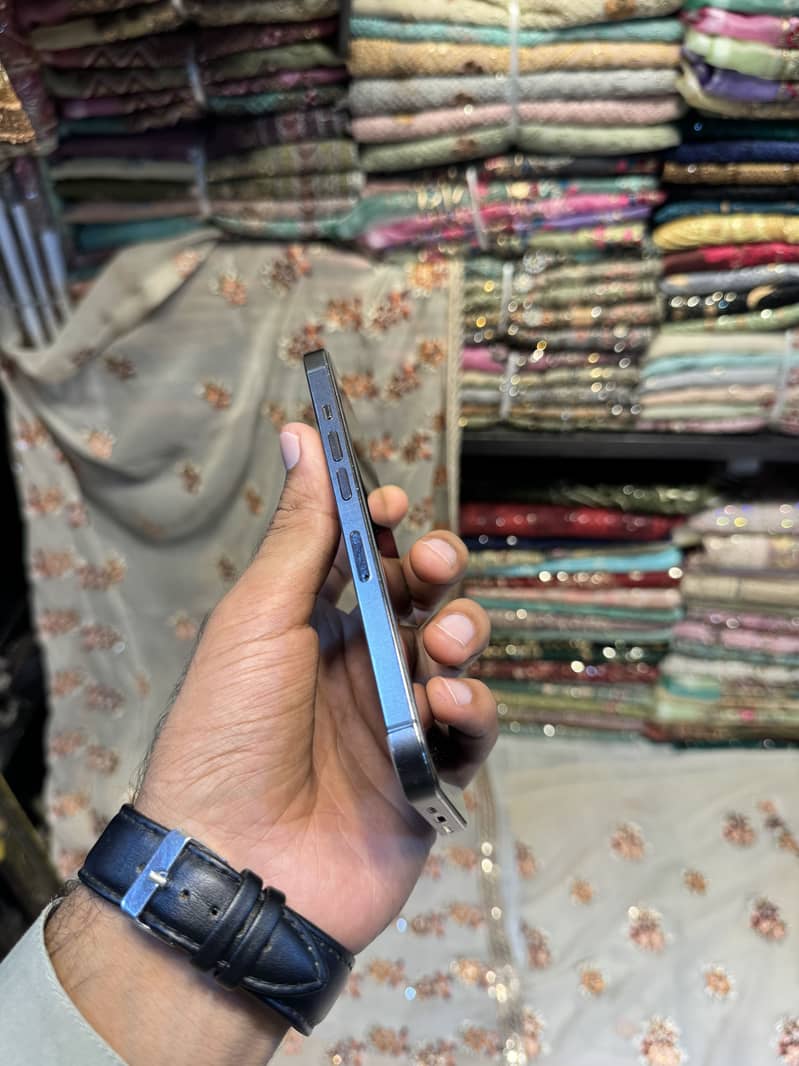 Apple iPhone 13 Pro 2