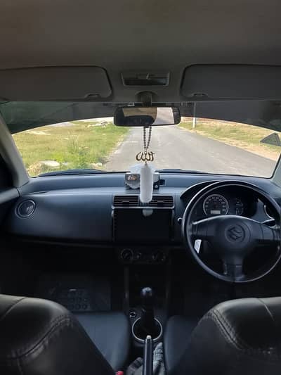 Suzuki Swift dlx 2013
