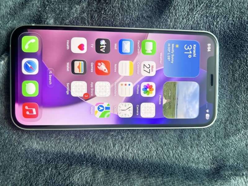 Apple iPhone 12 4