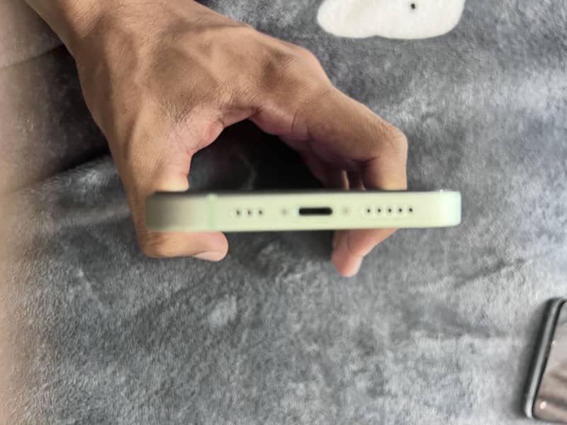 Apple iPhone 12 6