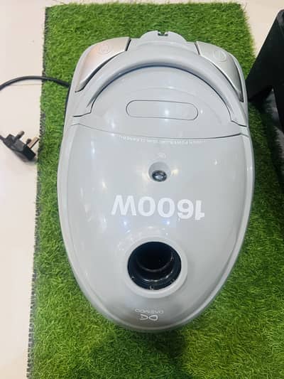 Vacuum cleaner 1600W -Excellent condition