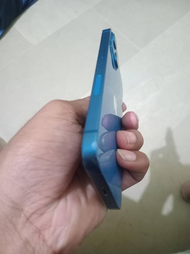 Apple iPhone 13 2