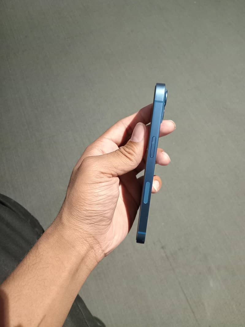 Apple iPhone 13 3