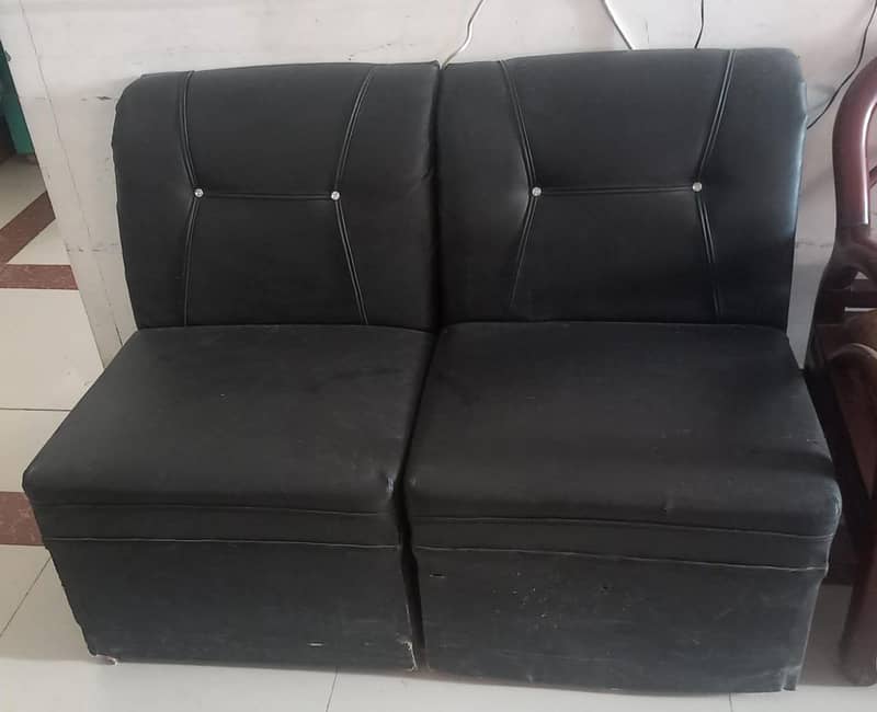 6 black sofas 0