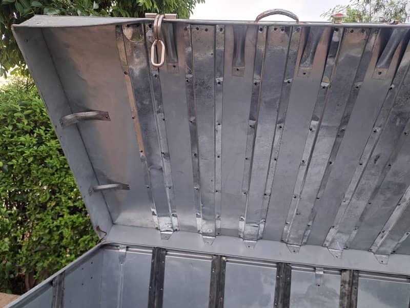 Trunk with Stand 1