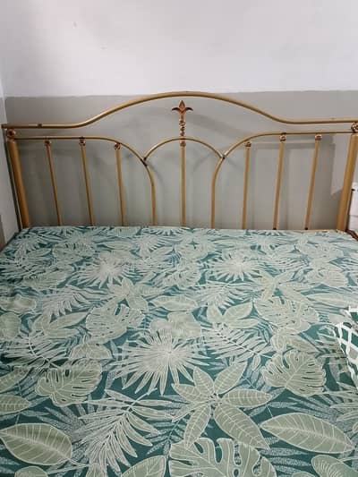 iron king size bed