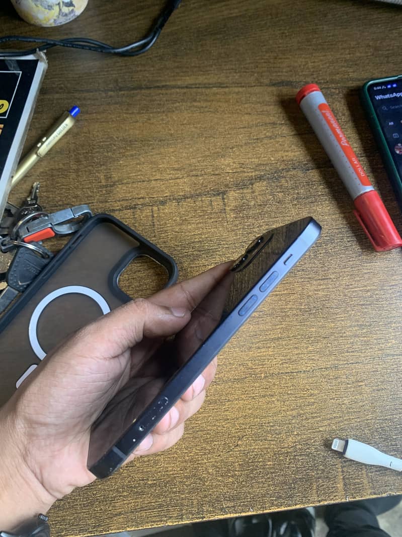 Apple iPhone 12 6