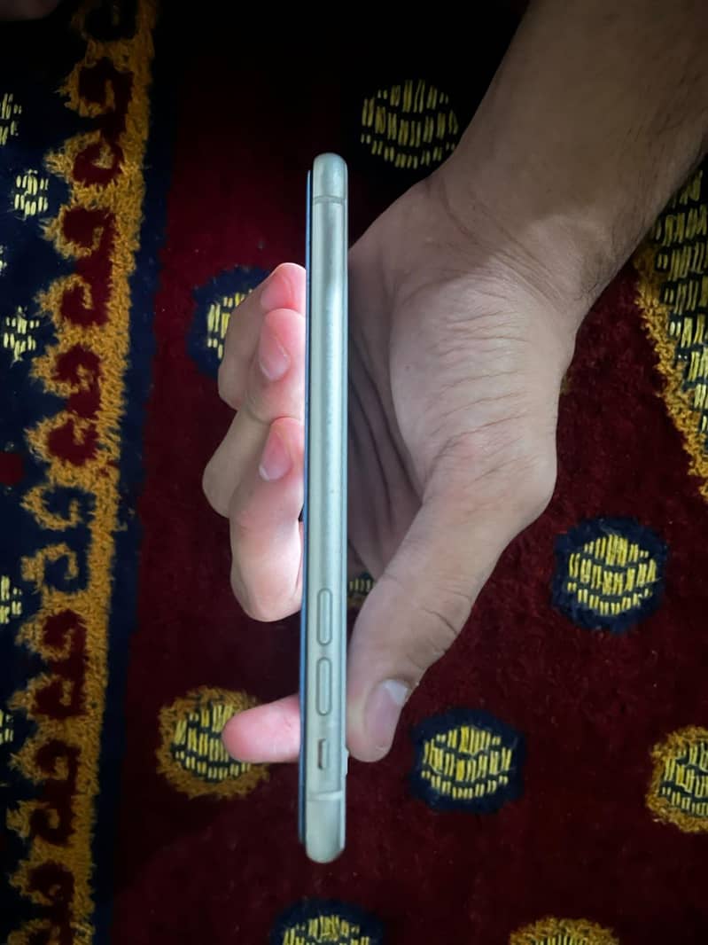 Apple iPhone 11 3