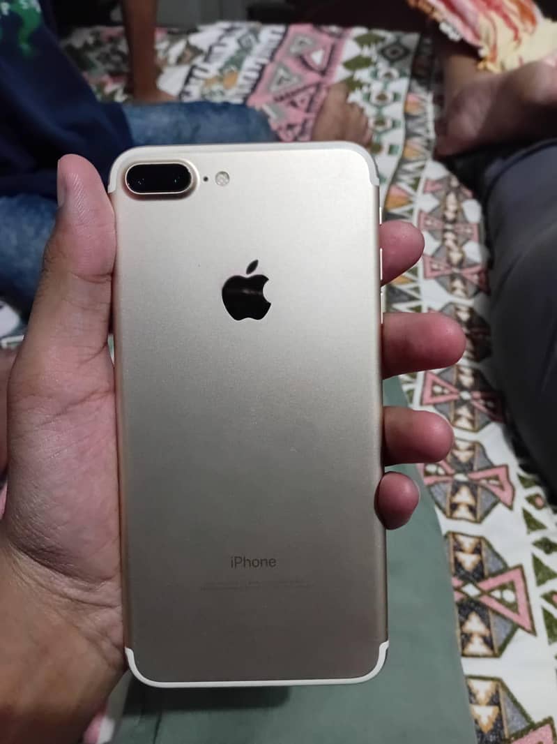 Apple iPhone 7 Plus 2