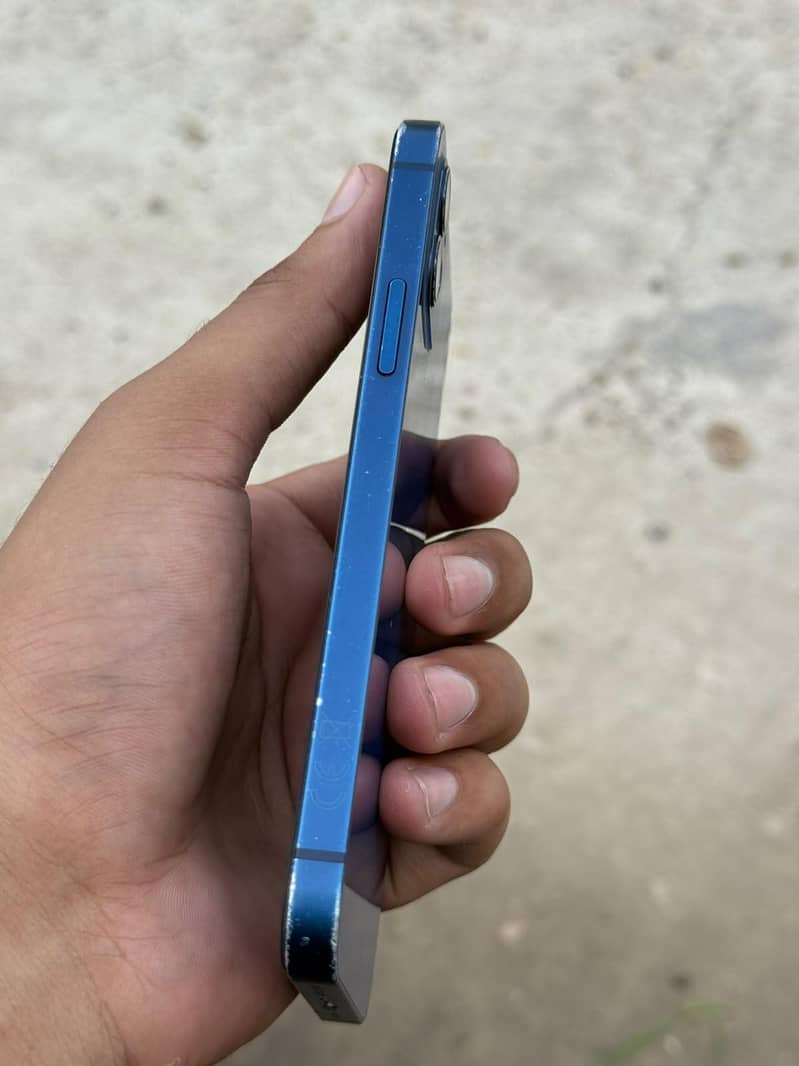 Apple iPhone 12 2