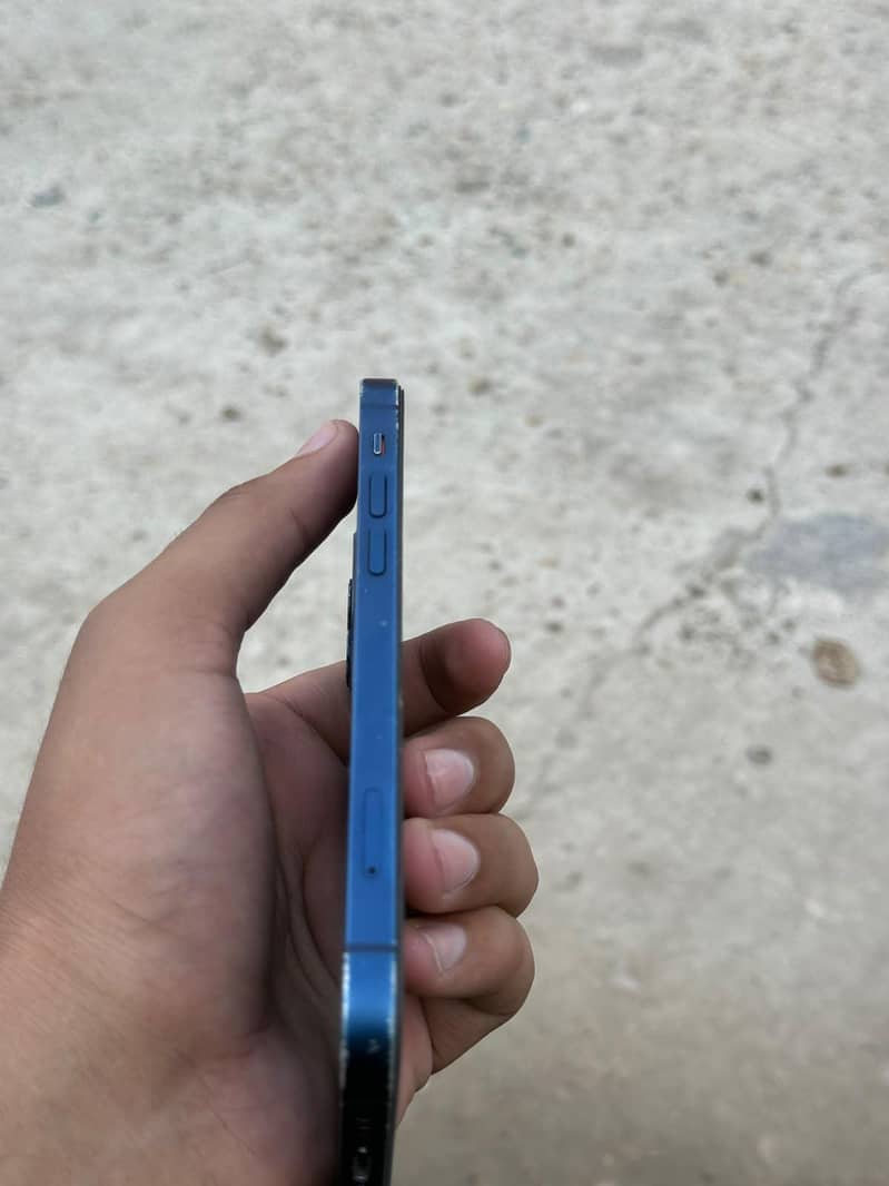 Apple iPhone 12 3