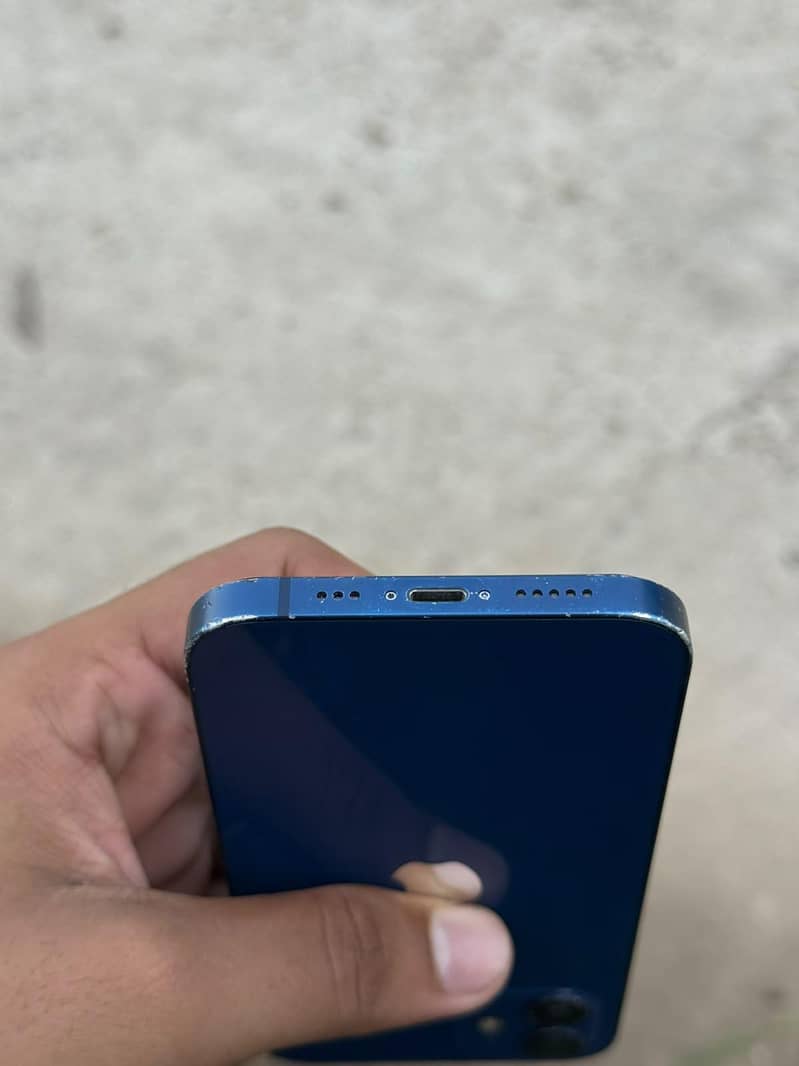 Apple iPhone 12 4
