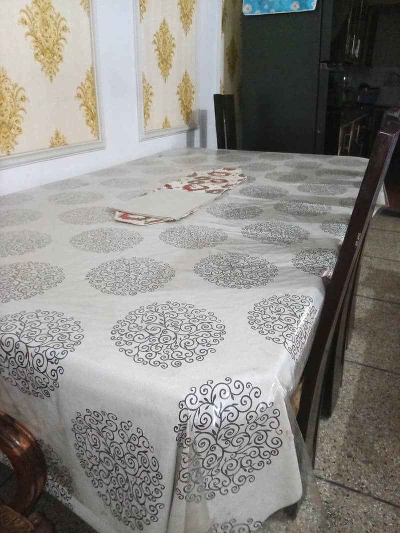Dining table 0