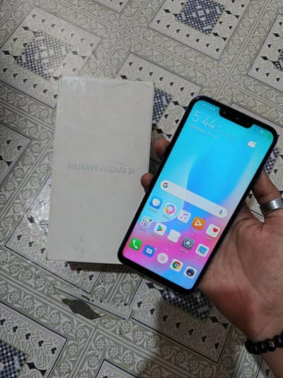 Huawei Nova 3i 4/128 with box