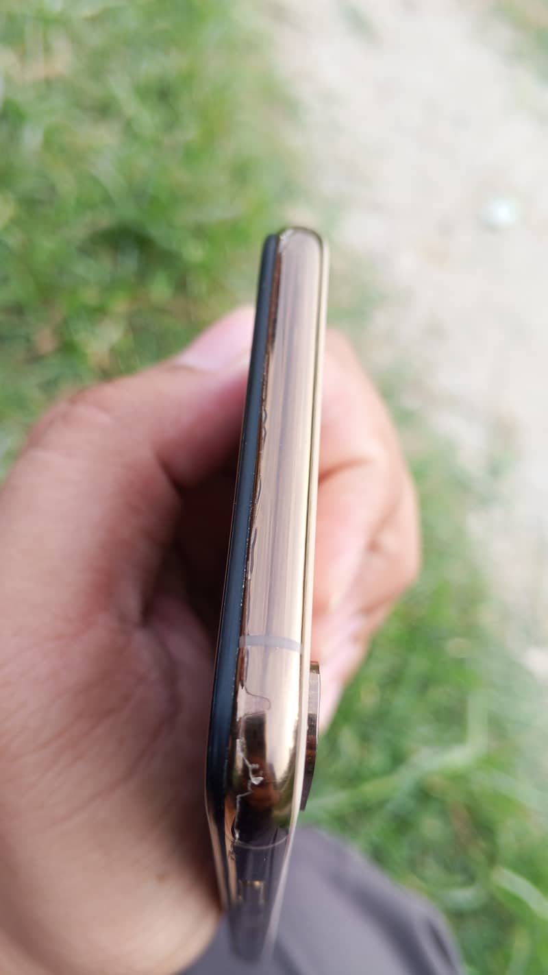 Apple iPhone XS Max 1