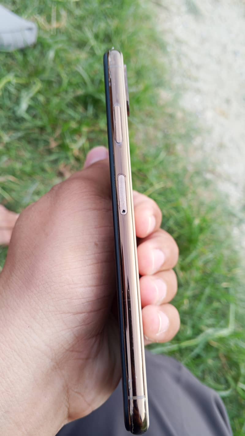 Apple iPhone XS Max 2